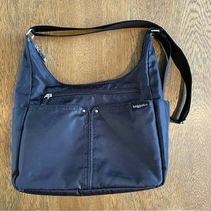 Baggallini Raven Stand Up Bagg Black Crossbody Travel Purse